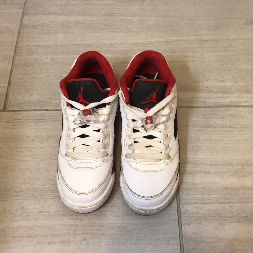 Jordan 5 low fire red size 4.5 gs